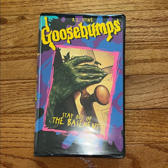 Goosebumps: Stay Out of the Basement VHS - Black Cover - Picture 1 of 3